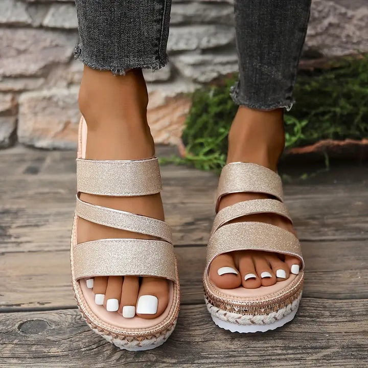 Sabela - Sandalias doradas de cuña elegantes