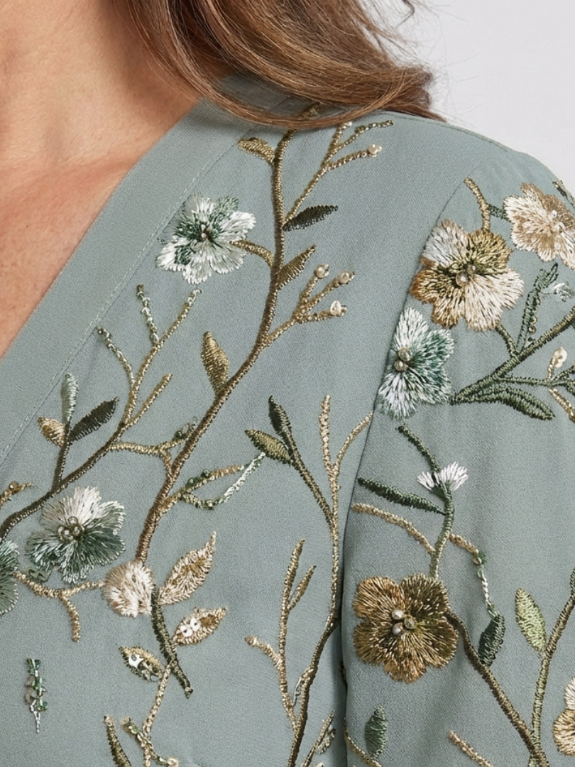 Evadne | Vestido Maxi de Manga Corta con Escote en V Floral